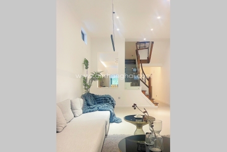 Old Lane House on Shaoxing Rd with a Private Terrace